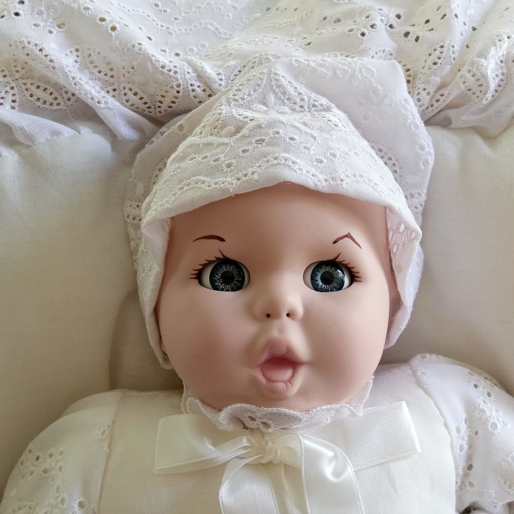 1981 GERBER PORCELAIN DOLL. COLLECTORS ITEM. PRESTINE CONDITION